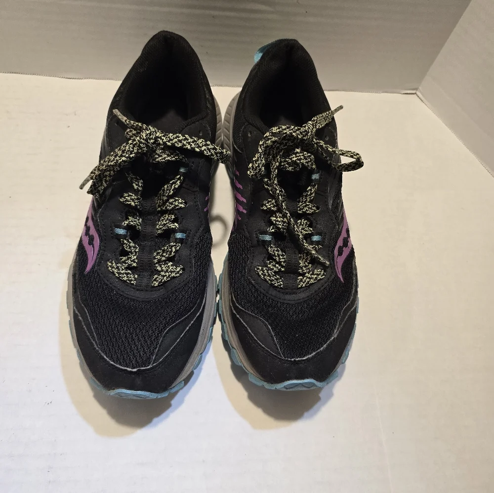 Women running shoes Saucony Brand Used In Good‎ Condition